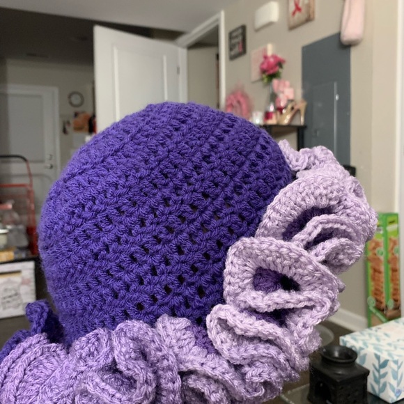 Crochet ruffle hat - Picture 2 of 3